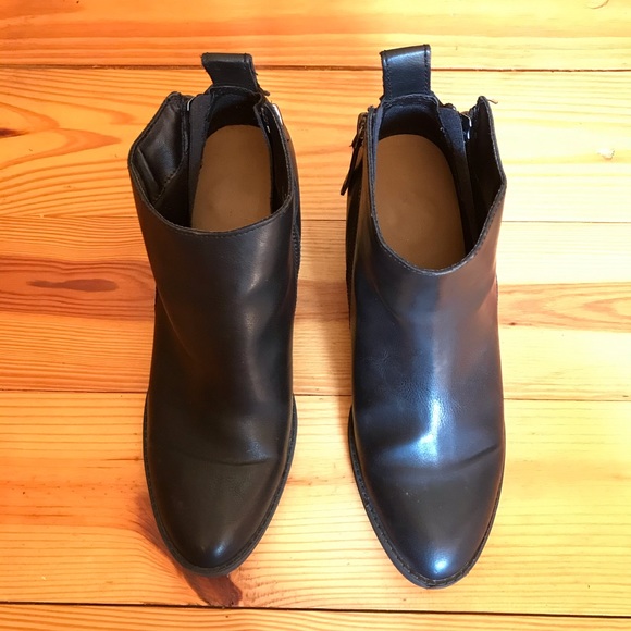 Dolce Vita Black Faux Leather Ankle Zip Boots, EUC, 9.5 - Picture 3 of 11